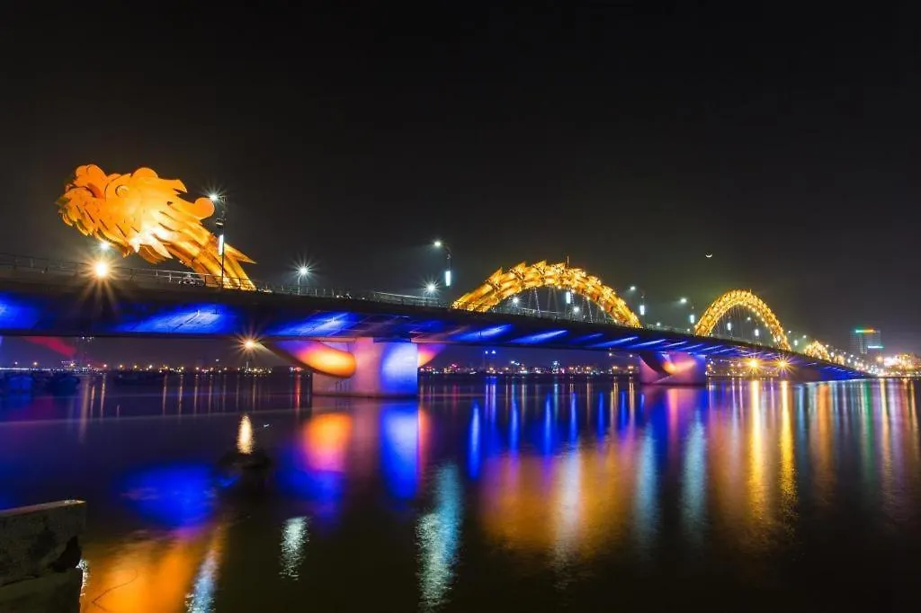 Moonlight Hotel Suites & Spa - Romantic River View & City View, High Floor, Near Dragon Bridge Đà Nẵng