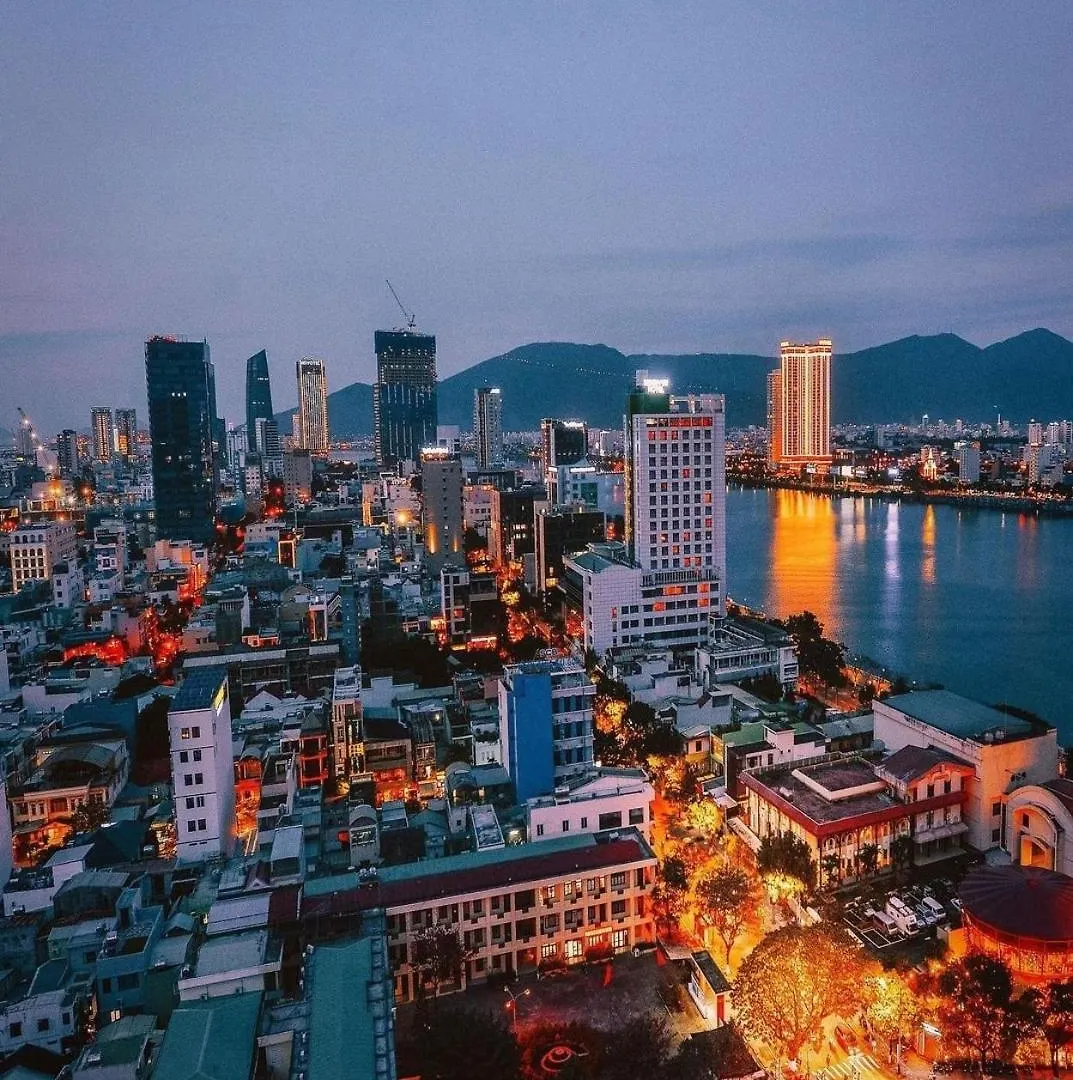 Moonlight Hotel Suites & Spa - Romantic River View & City View, High Floor, Near Dragon Bridge Đà Nẵng