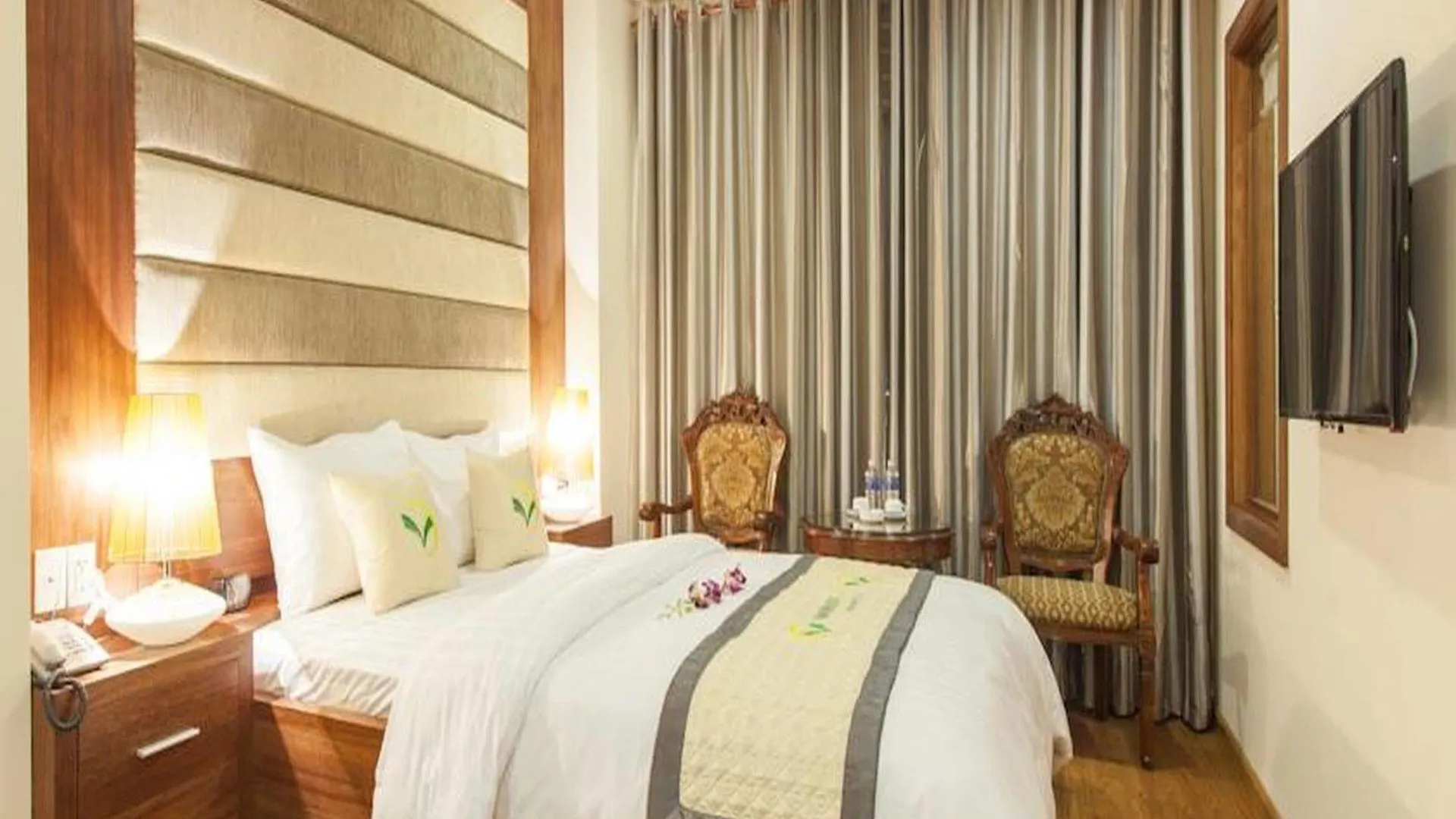 Moonlight Hotel Suites & Spa - Romantic River View & City View, High Floor, Near Dragon Bridge Đà Nẵng