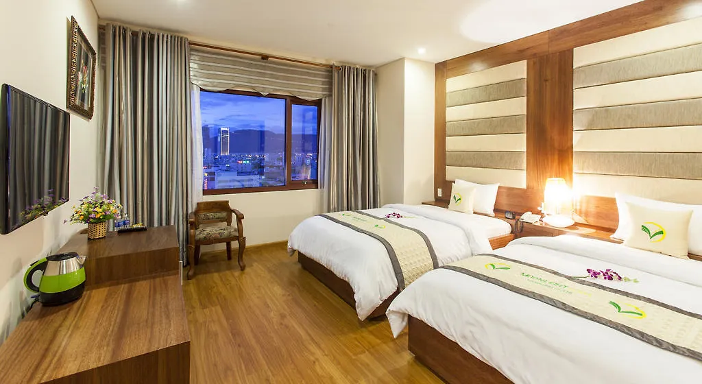 Moonlight Hotel Suites & Spa - Romantic River View & City View, High Floor, Near Dragon Bridge Đà Nẵng 4*,