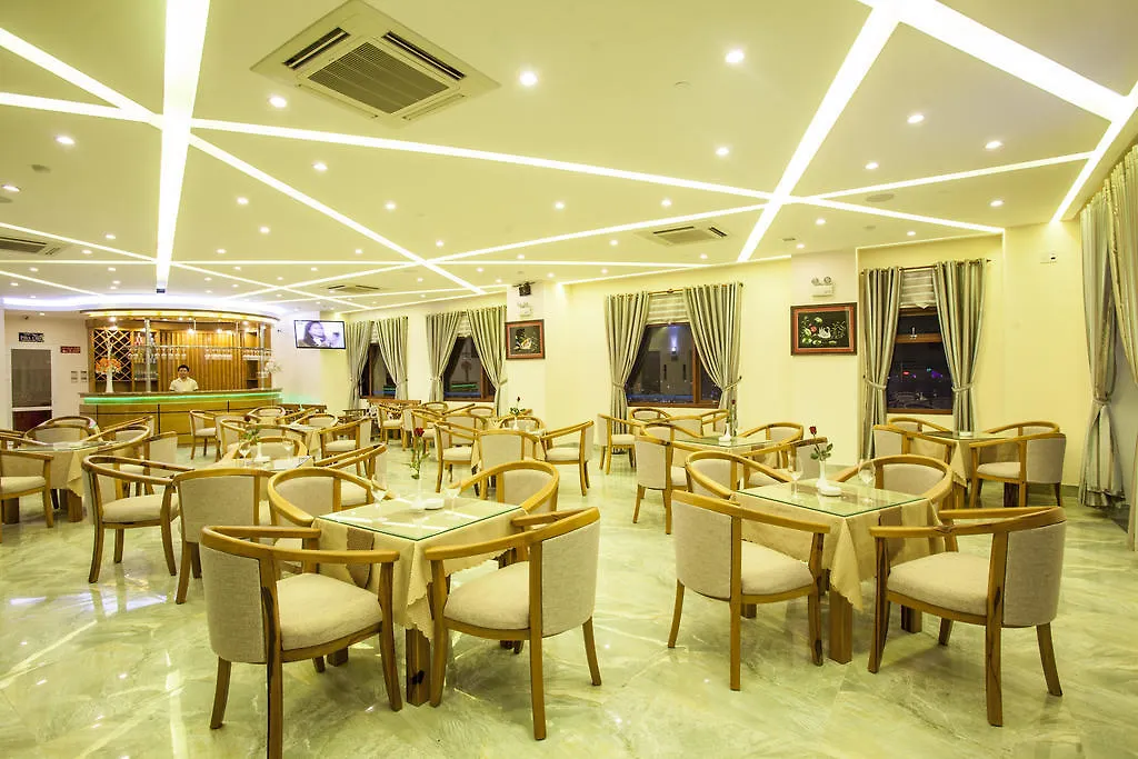 Moonlight Hotel Suites & Spa - Romantic River View & City View, High Floor, Near Dragon Bridge Đà Nẵng 4*,