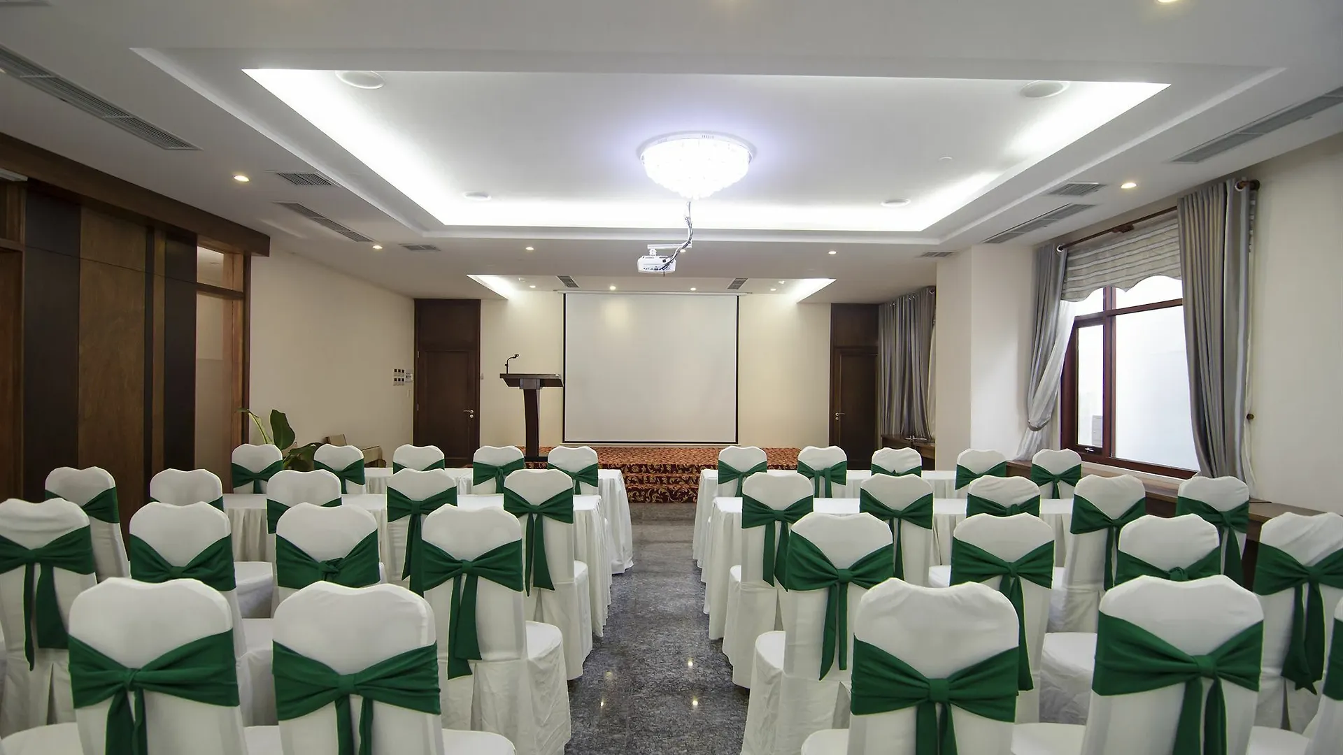 Moonlight Hotel Suites & Spa - Romantic River View & City View, High Floor, Near Dragon Bridge Đà Nẵng