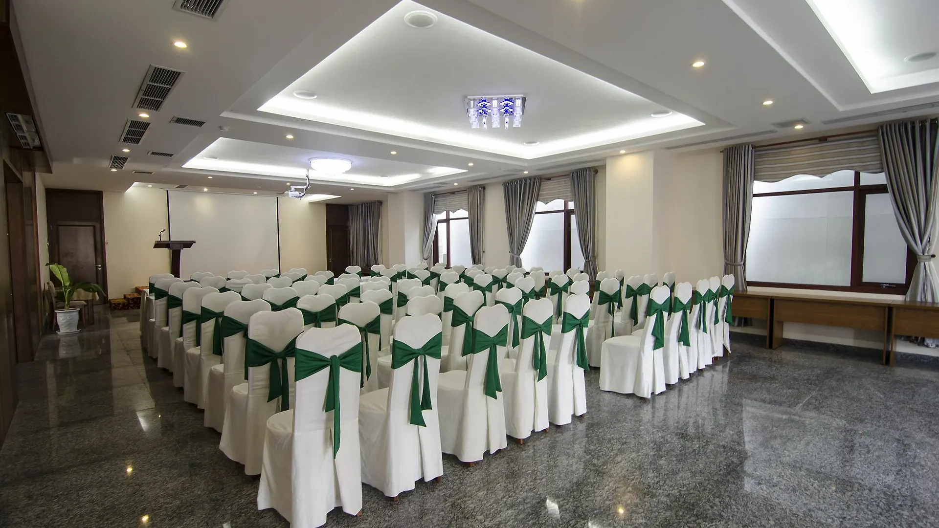 Moonlight Hotel Suites & Spa - Near Dragon Bridge, High Floor With Beautiful City View, River View Đà Nẵng 4*,  Vietnam