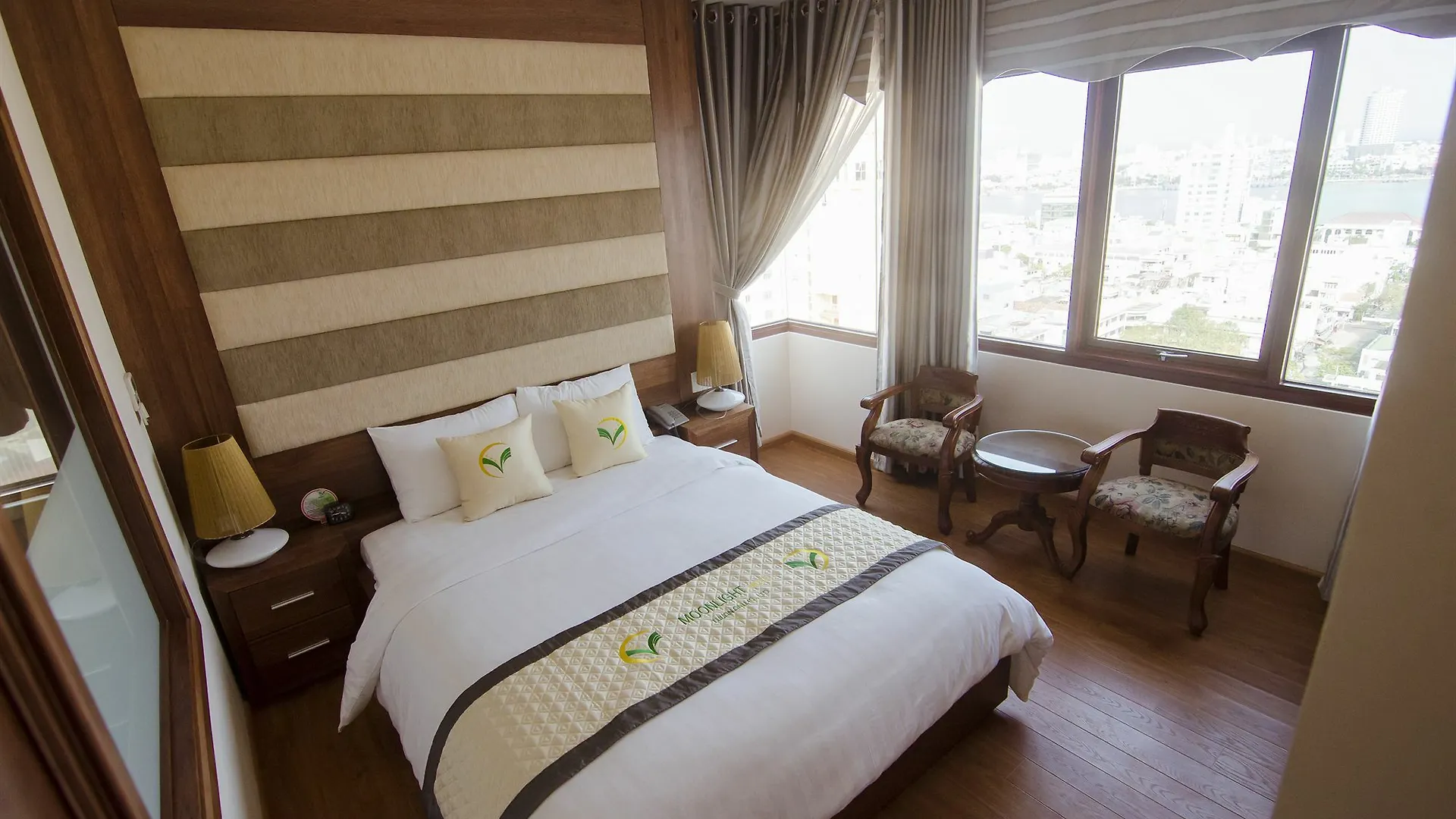 Moonlight Hotel Suites & Spa - Romantic River View & City View, High Floor, Near Dragon Bridge Đà Nẵng