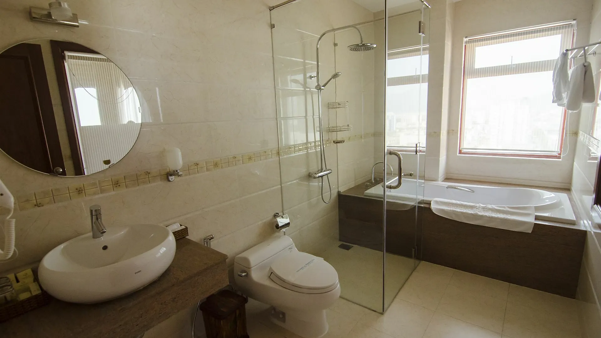 Moonlight Hotel Suites & Spa - Dragon Bridge View & Beautiful City View 4*, Da Nang Vietnam