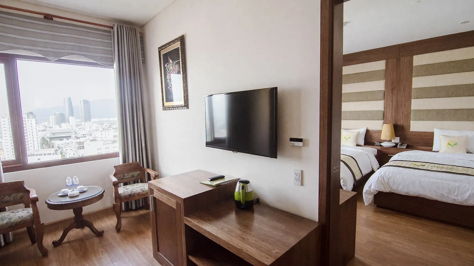 Moonlight Hotel Suites & Spa - Dragon Bridge View & Beautiful City View