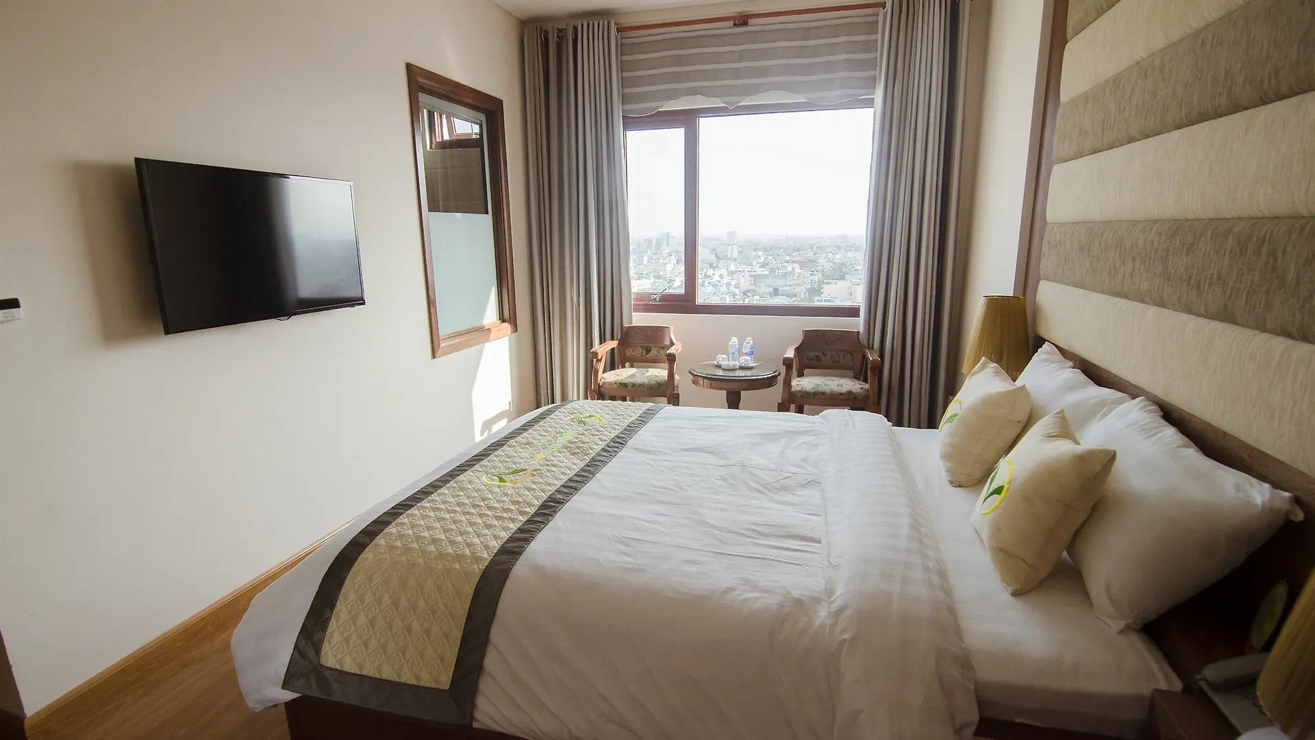 Moonlight Hotel Suites & Spa - Romantic River View & City View, High Floor, Near Dragon Bridge Đà Nẵng 4*,  Vietnam