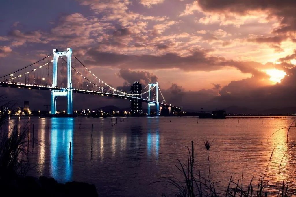 Moonlight Hotel Suites & Spa - Romantic River View & City View, High Floor, Near Dragon Bridge Da Nang