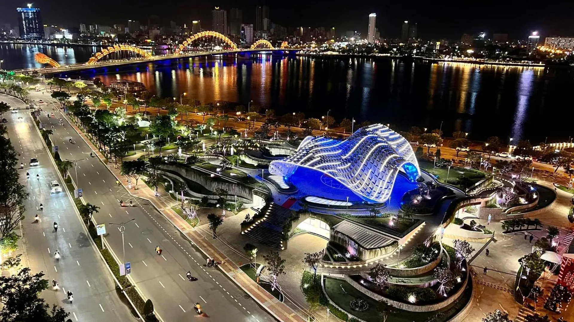 Moonlight Hotel Suites & Spa - Romantic River View & City View, High Floor, Near Dragon Bridge Da Nang 4*,  Vietnam