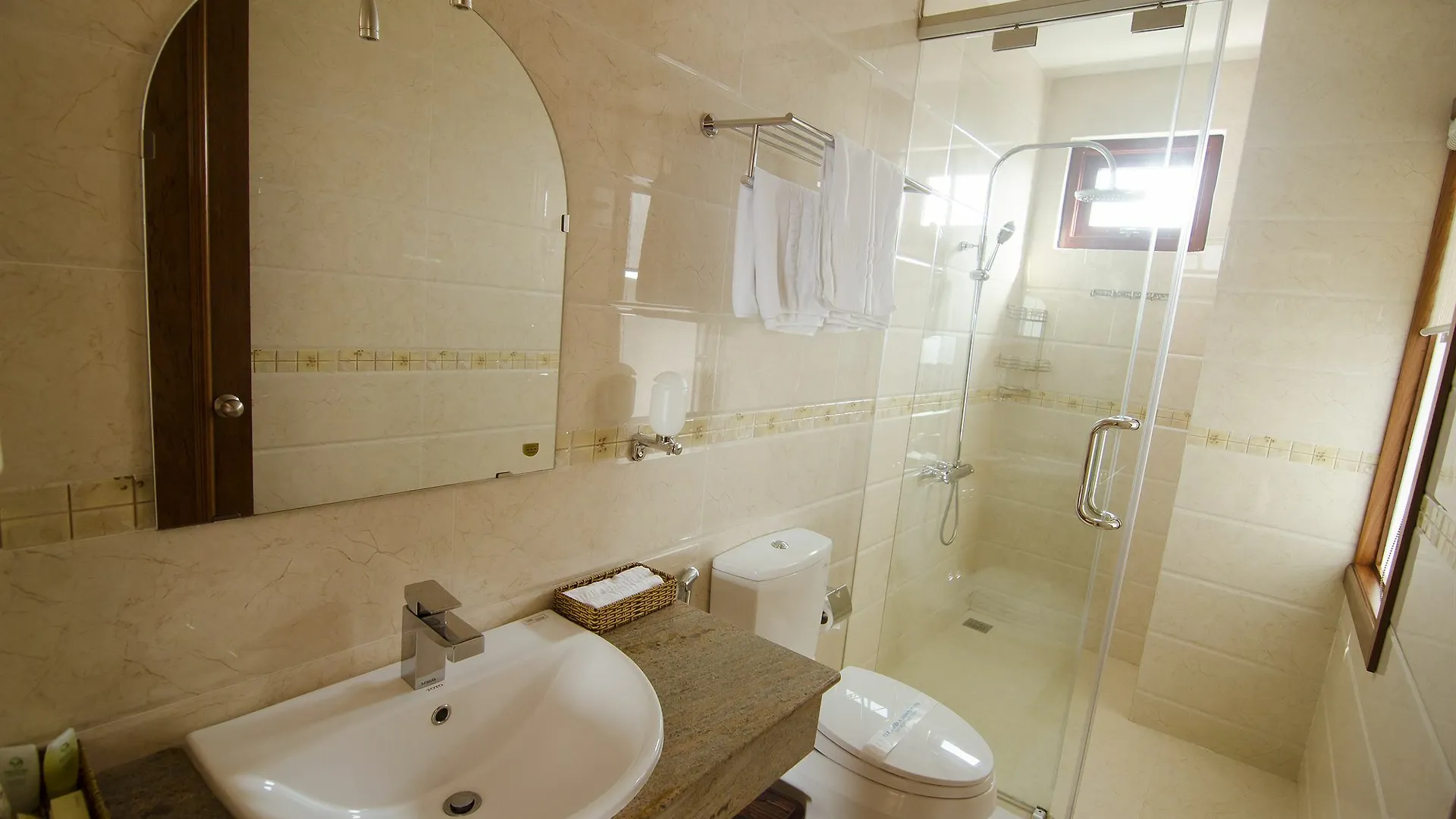 Moonlight Hotel Suites & Spa - Romantic River View & City View, High Floor, Near Dragon Bridge Da Nang 4*,